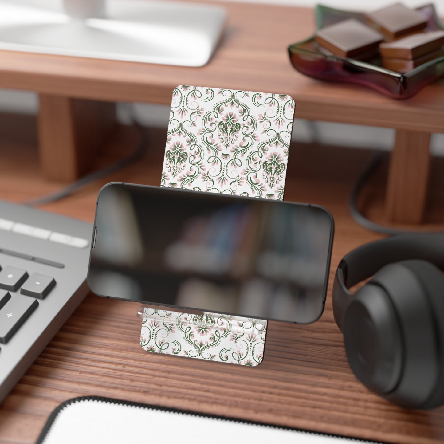 Blushing Romance Smartphone Stand