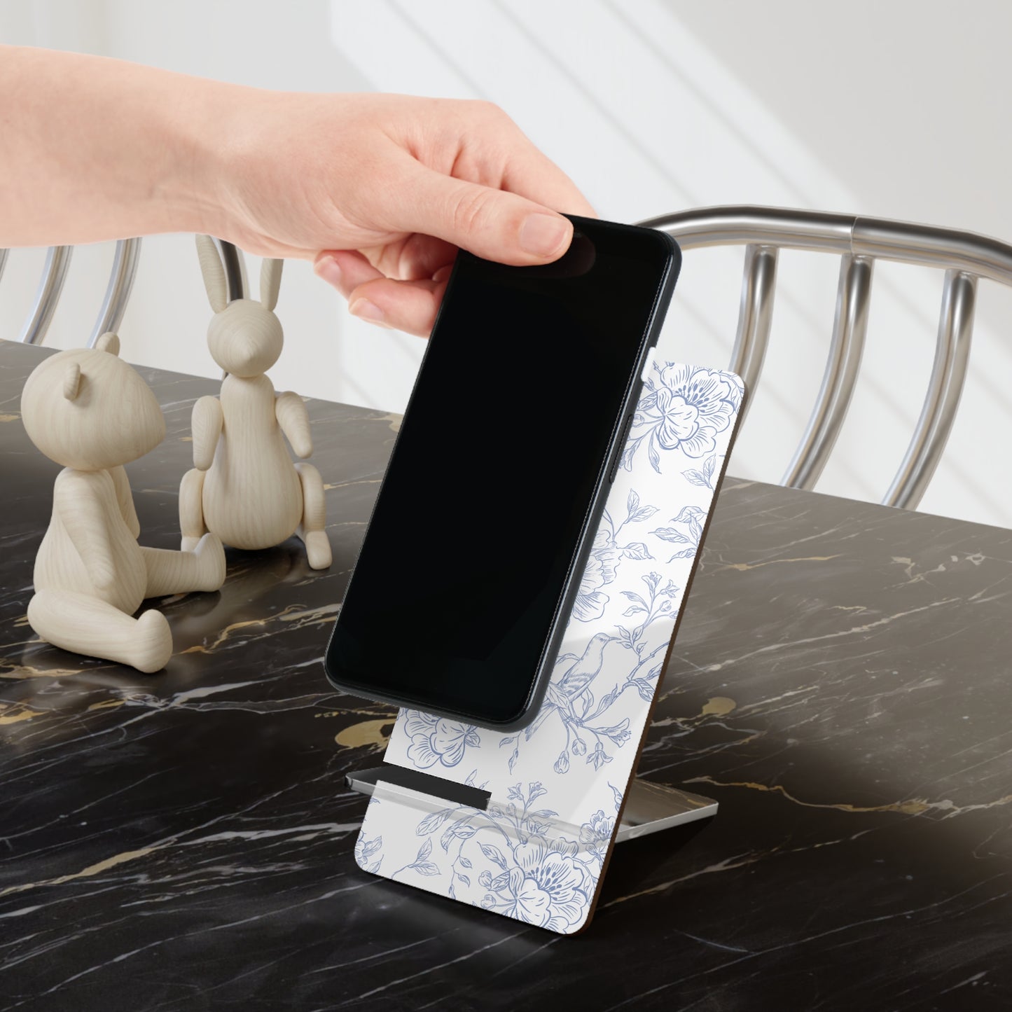 English Floral Smartphone Stand