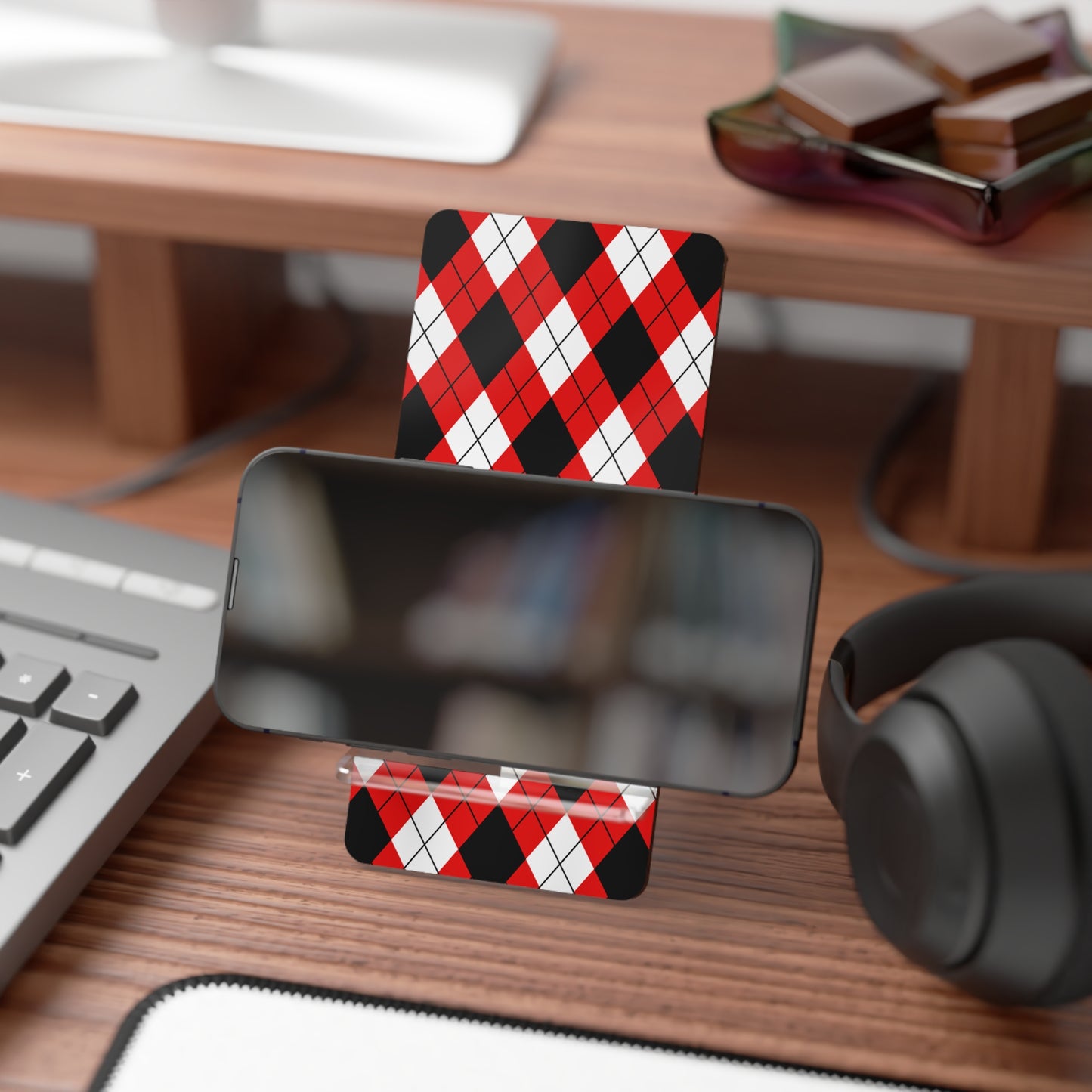 Red & Black Argyle Smartphone Stand