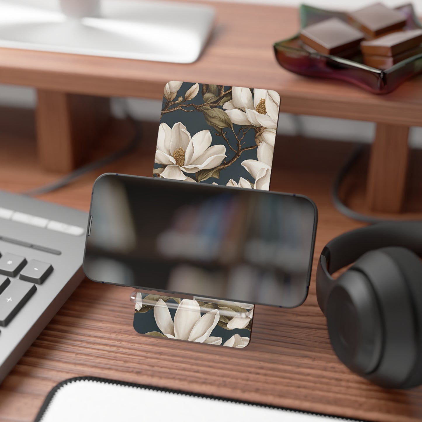 Southern Magnolia Smartphone Stand