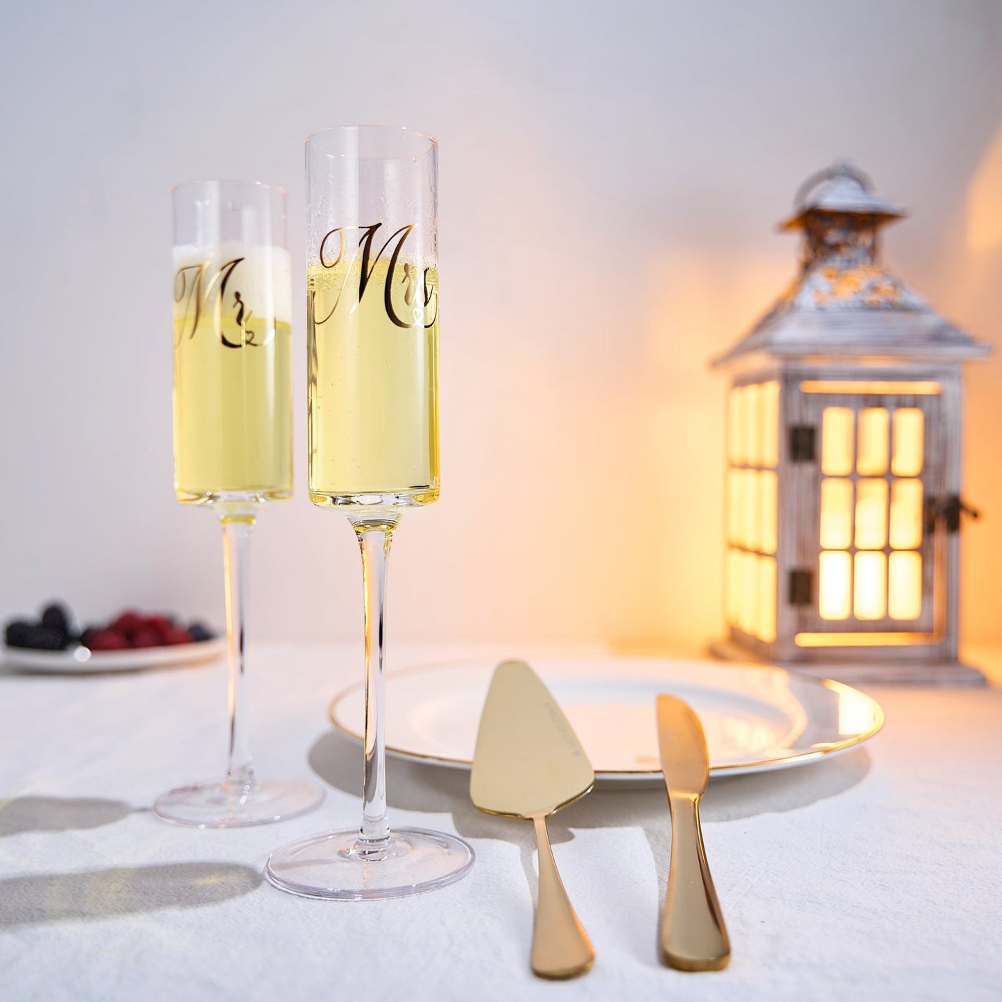 Wedding, Bridal Mr. & Mrs. Champagne Flutes GIFT BOX (Gold)