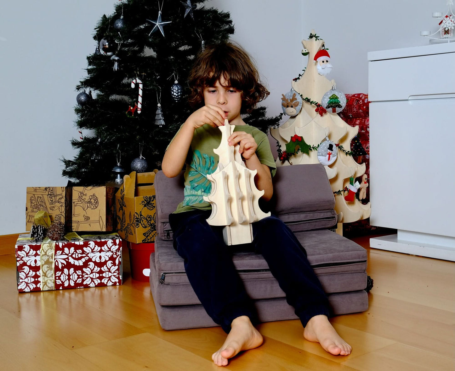 Wooden Christmas Tree & Felt Ornaments-3